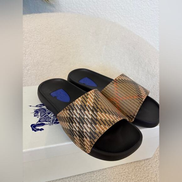 Burberry Women's Dive Slides Size 40 - Picture 6 of 9